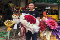 Thủ môn Tấn Trường chuyển 50 triệu, ”sếp lớn” VTV gây sốt mạng với bức ảnh ngày Valentine