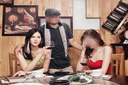 Thời trang - Người mẫu Ngọc Trinh tiết lộ tin nhắn "mời đi Thụy Sĩ"