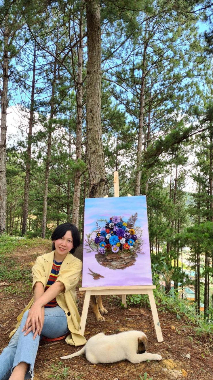 Tranh vẽ có kết hợp với quả thông được chị Linh thực hiện khoảng 1 năm nay.