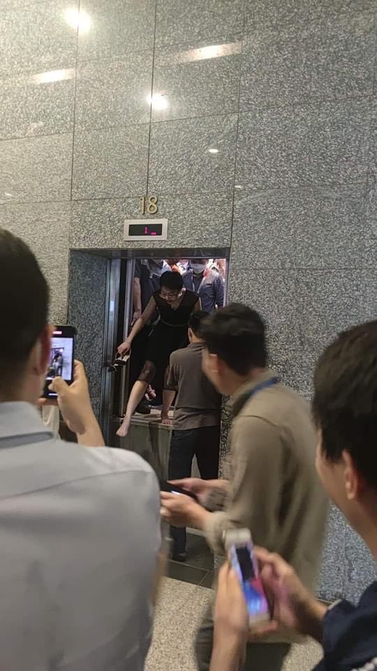 Vụ thang máy toà nhà cao nhất Hà Nội dừng đột ngột vì mất điện: Cô gái sợ hãi kể lại giây phút mắc kẹt - 2