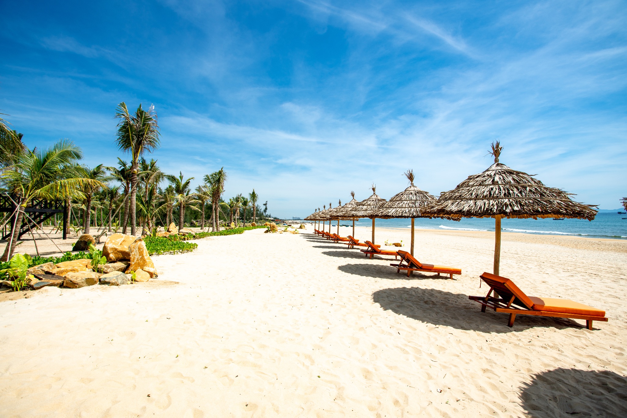 Bãi biển biệt lập, riêng tư với bờ cát trắng trải dài là điểm cộng tại Bliss Hoi An