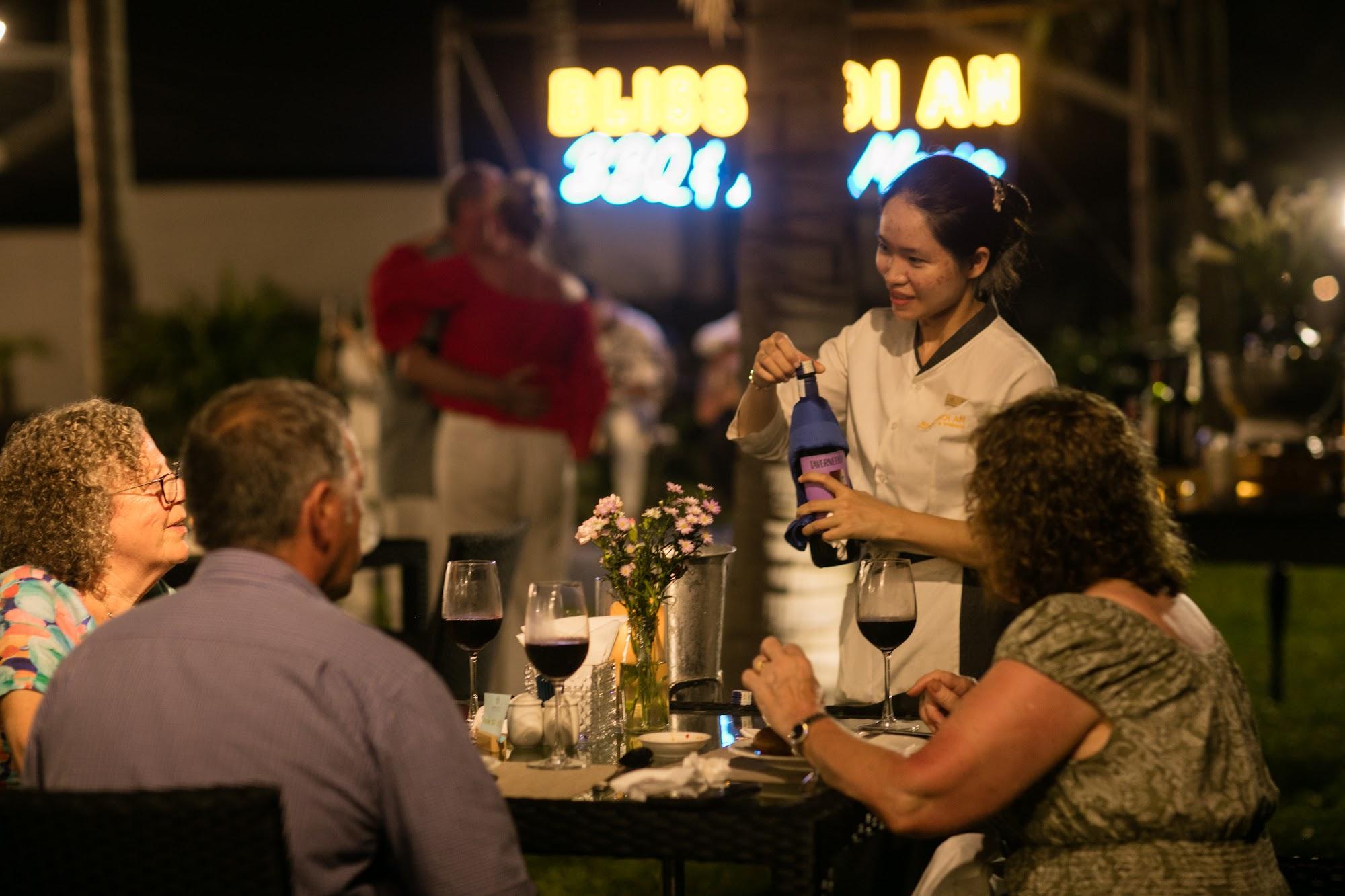 Nhân sự tại Bliss Hoi An tận tâm, luôn thấu hiểu nhu cầu, mong muốn của du khách