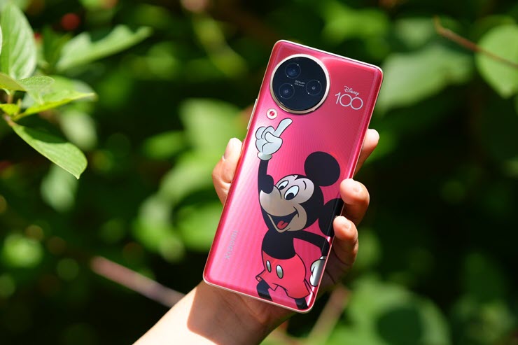 Xiaomi trình làng điện thoại "skin" chuột Mickey lạ mắt - 3