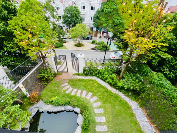 Nữ diễn viên miền Bắc có biệt thự 60 tỷ, mùa hè sung sướng trốn nóng trong bể bơi "resort tại gia" - 10