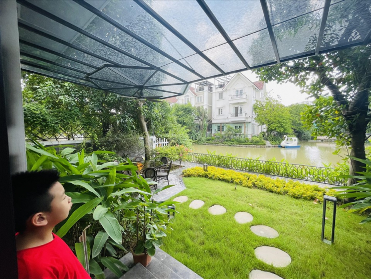 Nữ diễn viên miền Bắc có biệt thự 60 tỷ, mùa hè sung sướng trốn nóng trong bể bơi "resort tại gia" - 9