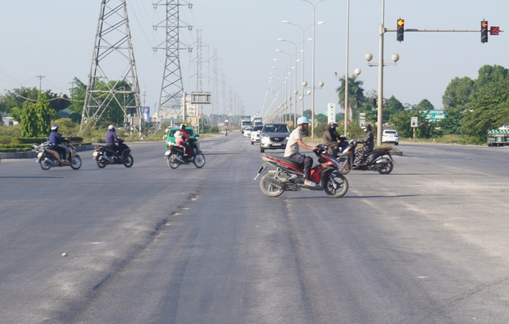 Tuyến đường BOT tránh TP Thanh Hóa xuất hiện nhiều "con lươn", "sống trâu" tiềm ẩn nguy cơ mất an toàn giao thông cho người và phương tiện khi đi trên tuyến