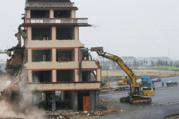 Kinh doanh - Nhà nhiều năm chình ình giữa đường bị phá dỡ, chủ hé lộ sự thật quyết định dời đi