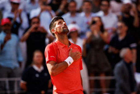 Djokovic thắng Alcaraz chạm mốc mới, chờ "đại phá" kỷ lục Grand Slam
