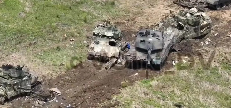 Xe tăng Leopard 2A6 và các xe bọc thép M2 Bradley bị loại khỏi vòng chiến đấu sáng 8/6.