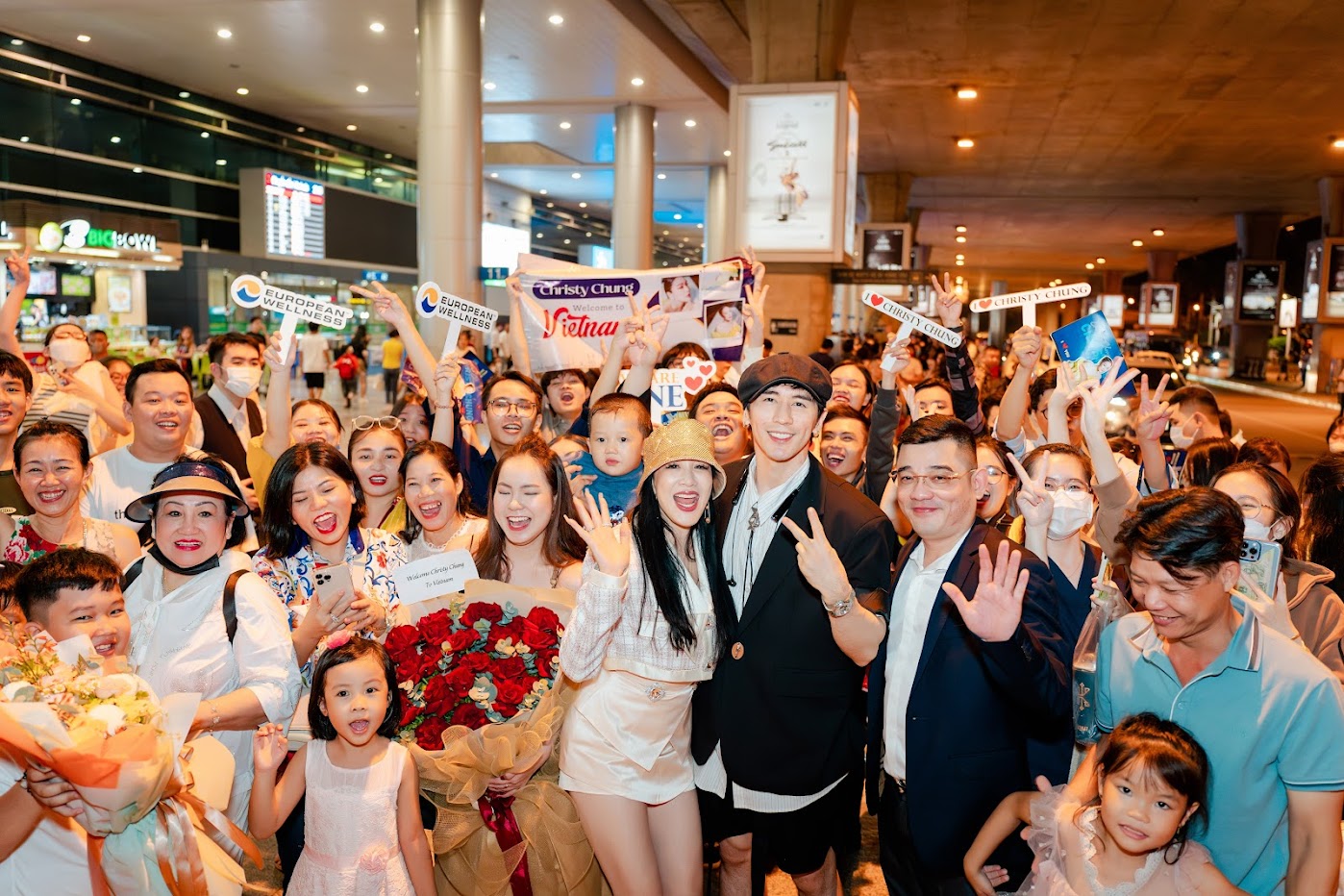 Đại diện European Wellness chào đón nữ diễn viên Chung Lệ Đề