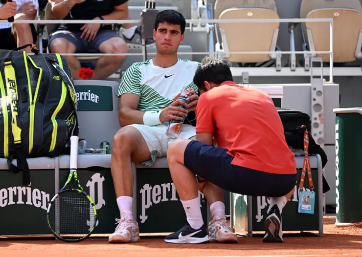 Alcaraz không gặp vấn đề nghiêm trọng sau Roland Garros