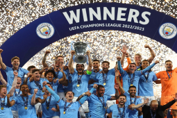 Tranh cãi Man City của Pep hay MU ”ăn 3” thời Sir Alex đẳng cấp hơn