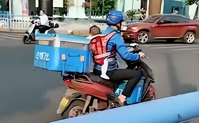 Không lỡ gửi con về quê, cha nghèo đưa con gái 6 tháng đi ship hàng, sau 4 năm cuộc đời đổi thay - 2