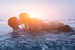 Thế giới - Thị trấn ở Hà Lan cảnh báo người tắm nắng khỏa thân: Không "quan hệ" trên bãi biển