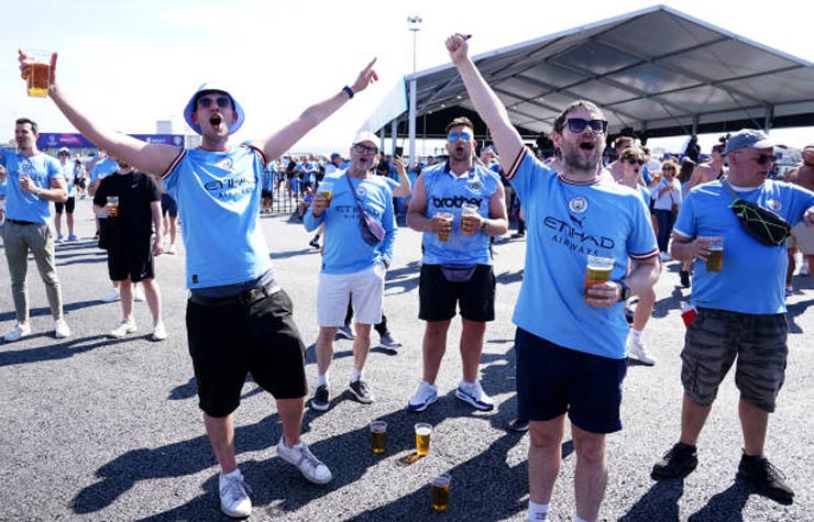 Bên lề chung kết Cúp C1: Fan Man City ăn mừng cuồng nhiệt, nỗi buồn Interista - 2