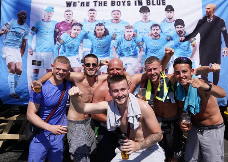 Bên lề chung kết Cúp C1: Fan Man City ăn mừng cuồng nhiệt, nỗi buồn Interista - 1