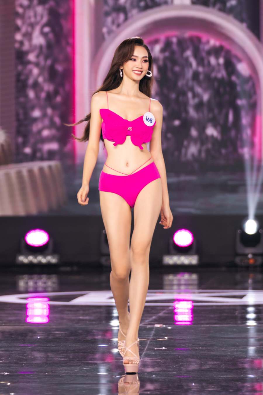 Top 45 Miss World Vietnam 2023 trình diễn bikini thu hút tại đêm Chung khảo toàn quốc - 1