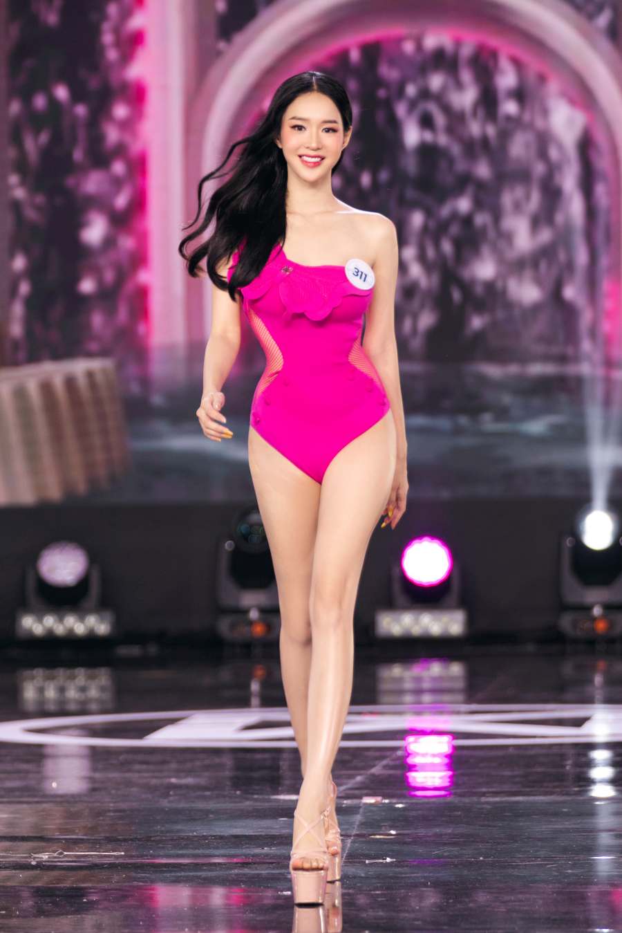 Top 45 Miss World Vietnam 2023 trình diễn bikini thu hút tại đêm Chung khảo toàn quốc - 4