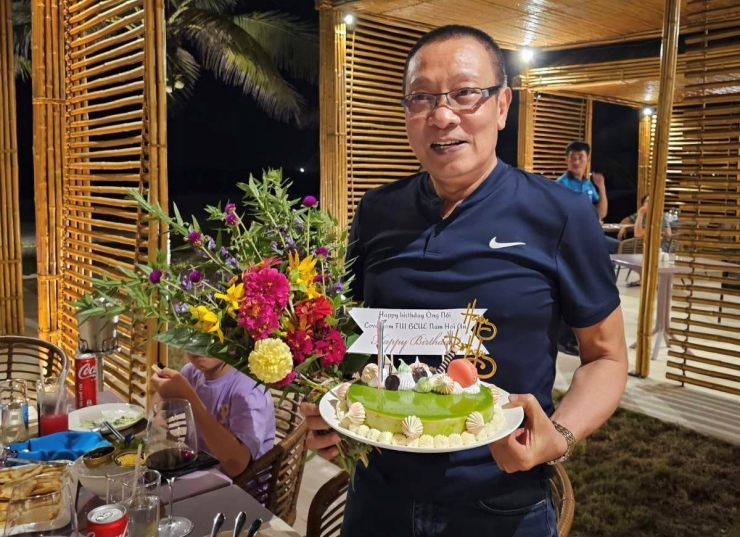 MC Lại Văn Sâm có sinh nhật đáng nhớ bên gia đình và bạn bè