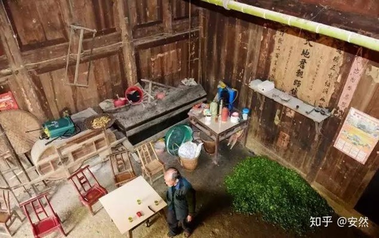 Qua thẩm định, cơ quan chức năng phát hiện, căn nhà của ông Zhang không phải làm bằng gỗ thường mà làm từ gỗ kim tơ nam mộc.
