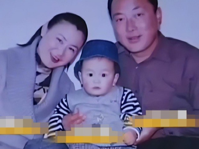 Bạn trẻ - Cuộc sống - Con trai nói câu đầu tiên trong đời không phải "bà bà, mẹ mẹ" mà là "Có người nói chuyện phía dưới", bố mẹ phát hiện năng lực phi thường