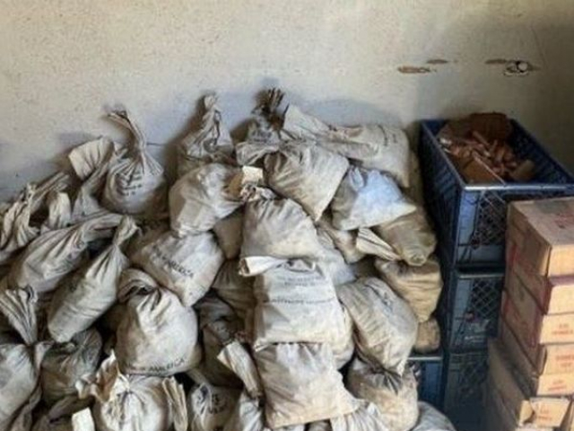 Phi thường - kỳ quặc - Dọn nhà của người bố quá cố, đôi vợ chồng phát hiện thứ gây choáng dưới tầng hầm