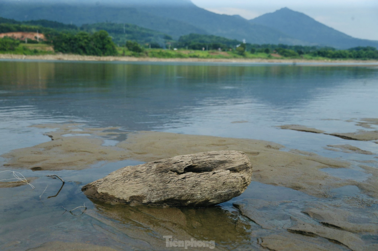 Sông Đà cạn trơ đáy nhìn từ trên cao - 7