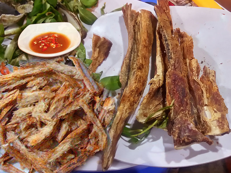 Cá đường chủ yếu để lấy trứng, lấy bóng cá, còn phần thịt thì làm khô cá.
