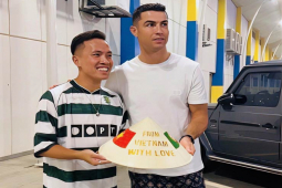 Ronaldo được Youtuber Việt Nam tặng nón, Văn Thanh có đổi chỗ cựu sao U16 Barca?