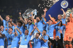 Bóng đá - Man City "bơi trong tiền" sau cú ăn 3, huyền thoại MU tự hào sánh ngang đội của Pep