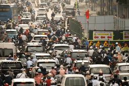 Tin tức trong ngày - 'Lô cốt' bủa vây, đường Nguyễn Trãi ùn tắc nghiêm trọng trong buổi sáng đầu tuần