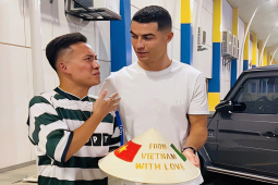 Đời sống Showbiz - YouTuber Việt tặng quà tận tay Ronaldo, tiết lộ điều bất ngờ về "anh Bảy" sau 20 năm hâm mộ
