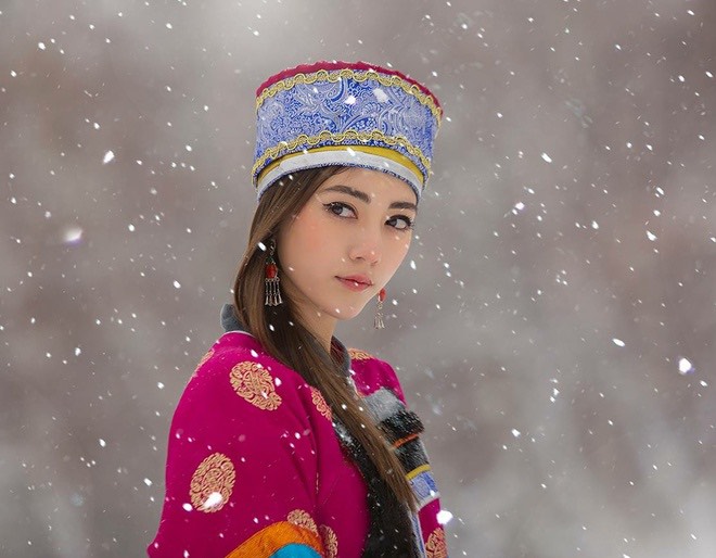 Na Nhiên Naran là người mẫu lai 2 dòng máu Mông Cổ - Nga.