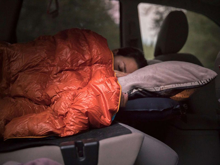 Ngủ trong xe ô tô không an toàn và nên nhớ những điều sau - 1