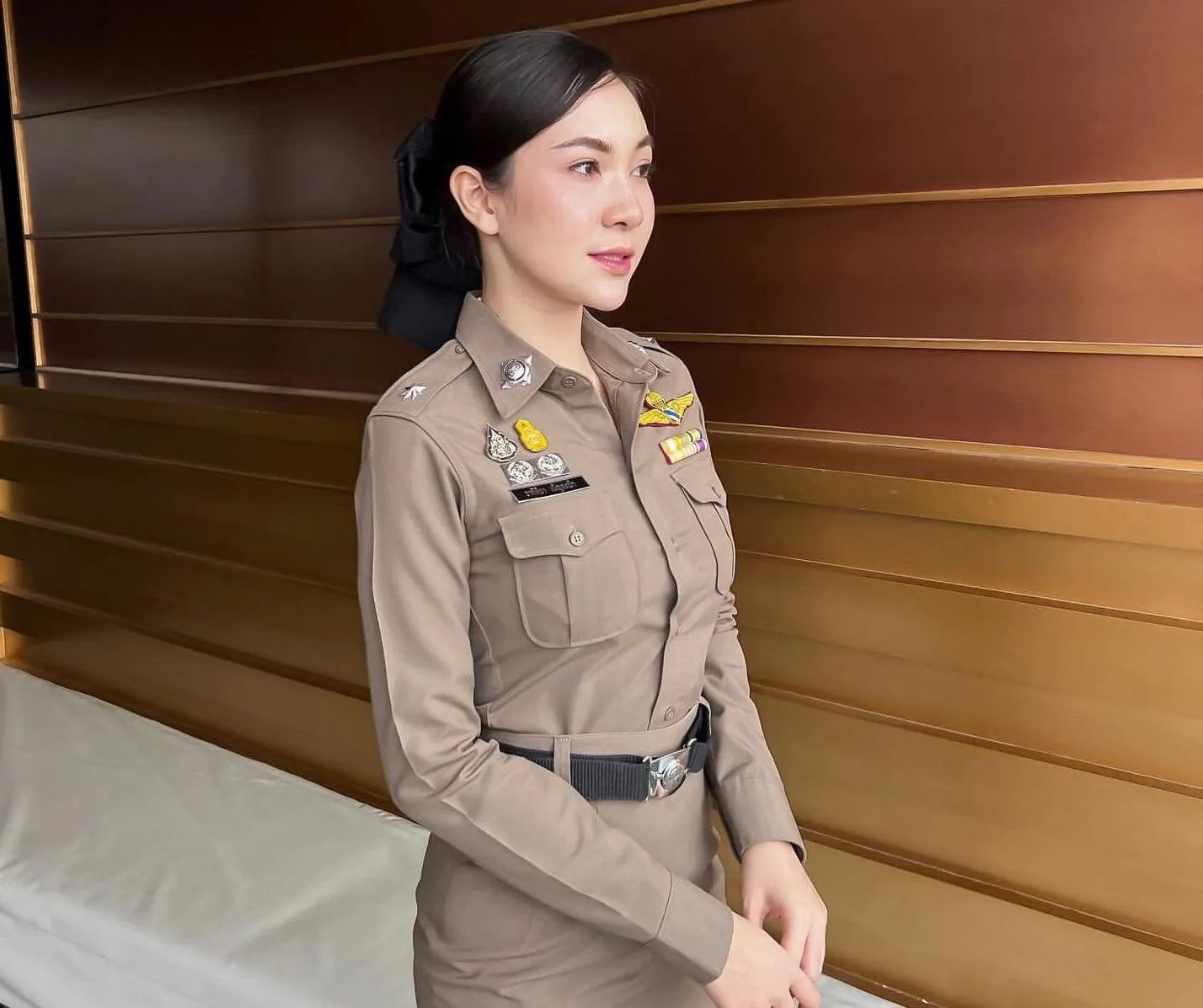 Nữ đại úy Thái Lan xinh đẹp dính lùm xùm vì 3 bức ảnh - 3