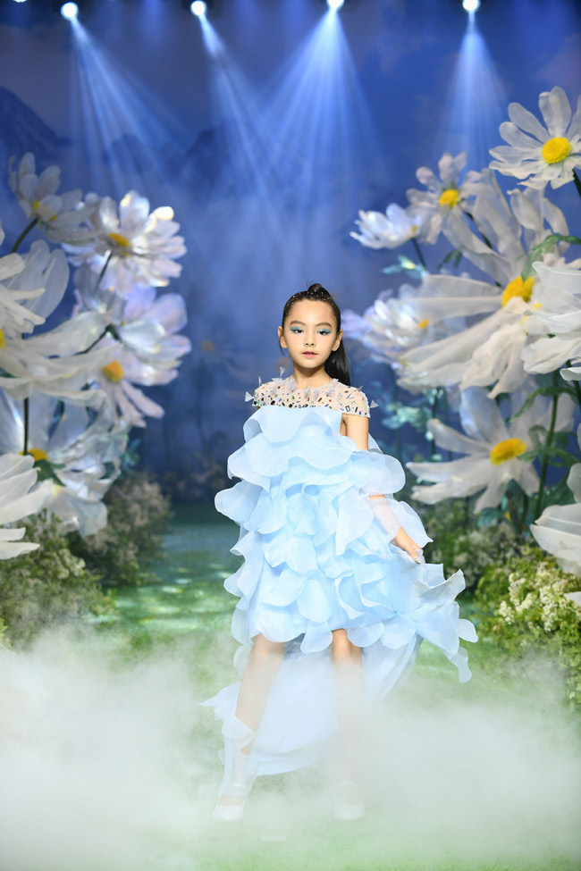 Người mẫu nhí tự tin xuất thần trên sàn diễn Vietnam Kids Fashion Week 2023 - 4