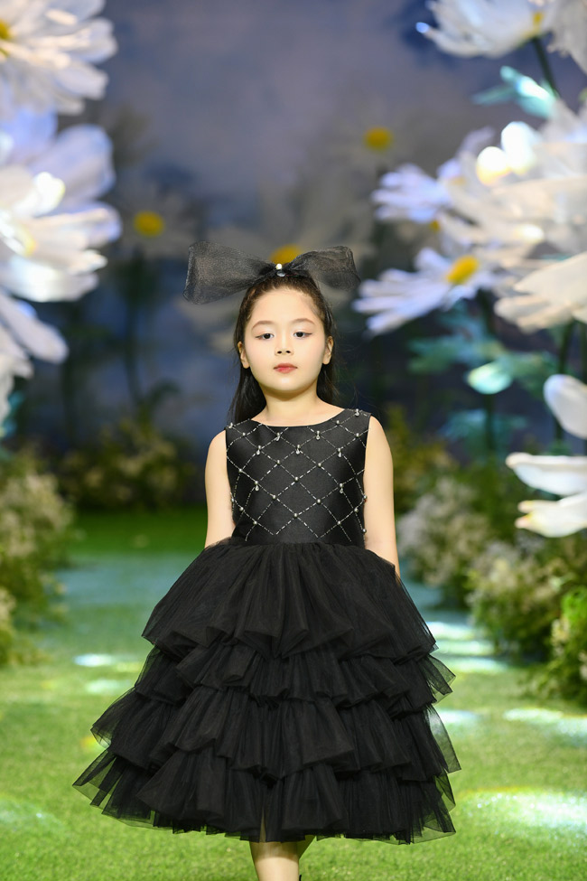 Người mẫu nhí tự tin xuất thần trên sàn diễn Vietnam Kids Fashion Week 2023 - 9