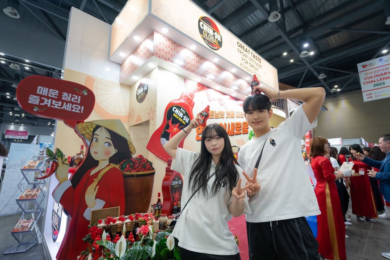 Giới trẻ Hàn hào hứng check-in cùng tương ớt Chin-su.