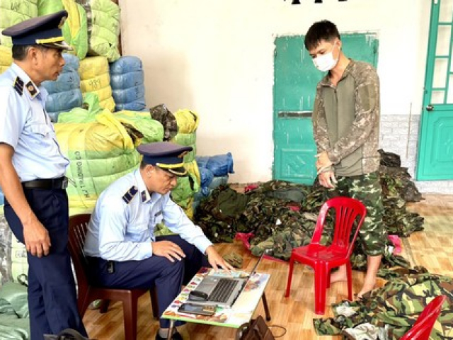 Tin tức trong ngày - Đắk Lắk: Tạm giữ hàng ngàn bộ đồ rằn ri chưa rõ nguồn gốc, xuất xứ