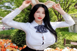 Thời trang - Kiểu mặc "tai bay vạ gió" với váy mini, áo sơ mi đi chơi đu quay của người đẹp Hàn Quốc