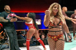 Thể thao - "Hết hồn" giải MMA bikini đánh nhau hỗn loạn, tung đòn không chừa ai