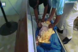 Thế giới - Nam Mỹ: Thay quần áo cho người nằm 5 tiếng trong quan tài, thấy cảnh điếng người