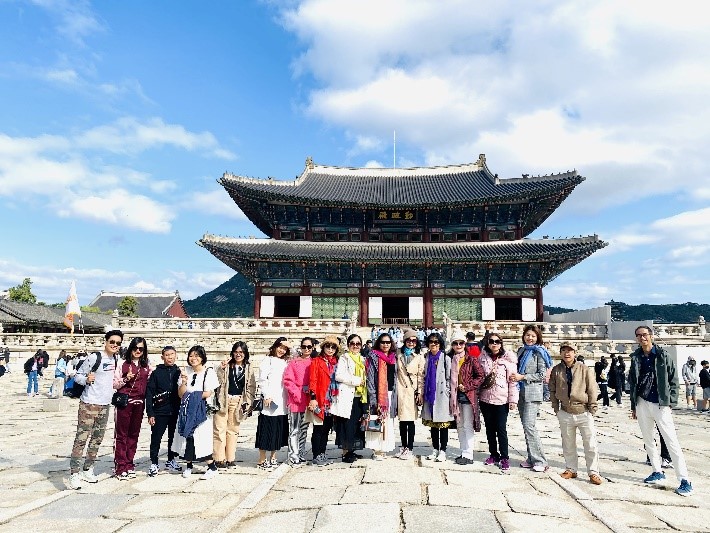 Hình ảnh đoàn Tour Hàn Quốc do Tour Station thực hiện.