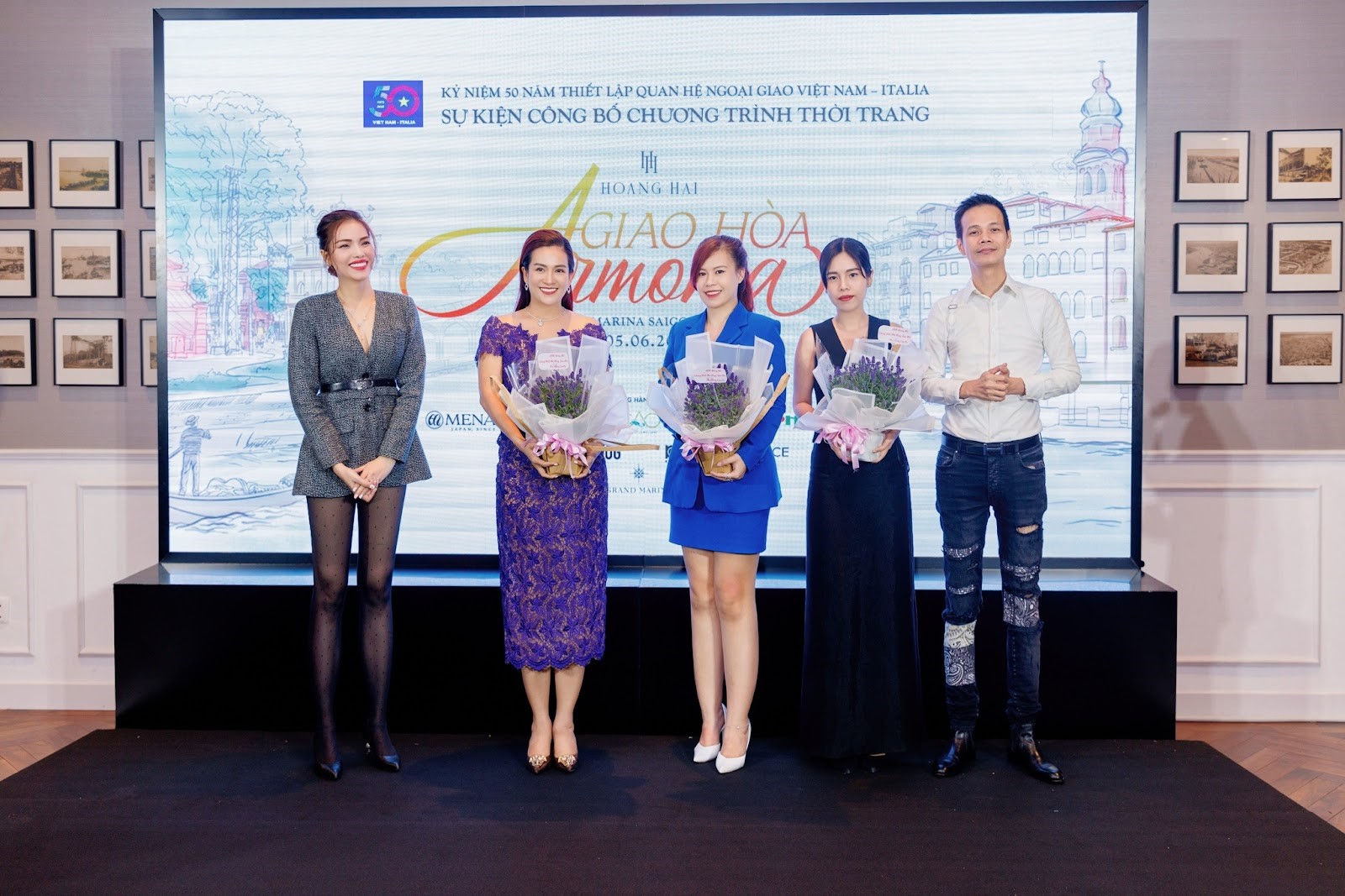 Nhà thiết kế Hoàng Hải cùng đại diện các đơn vị đồng hành tại họp báo công bố show “Giao hòa – Armonia” sắp diễn ra hôm 15/6 tại Italy.