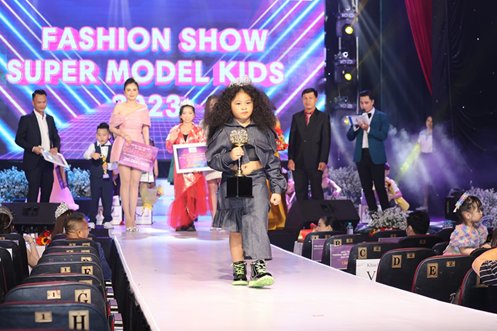 Vedette Fashion Show Super Model Kids 2023 Vũ Ngọc Anh – “Ngọc trai đen” của làng mẫu nhí - 5