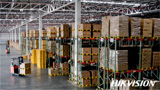 Ứng dụng Smart Hybrid Light của Hikvision tại khu vực nhà kho