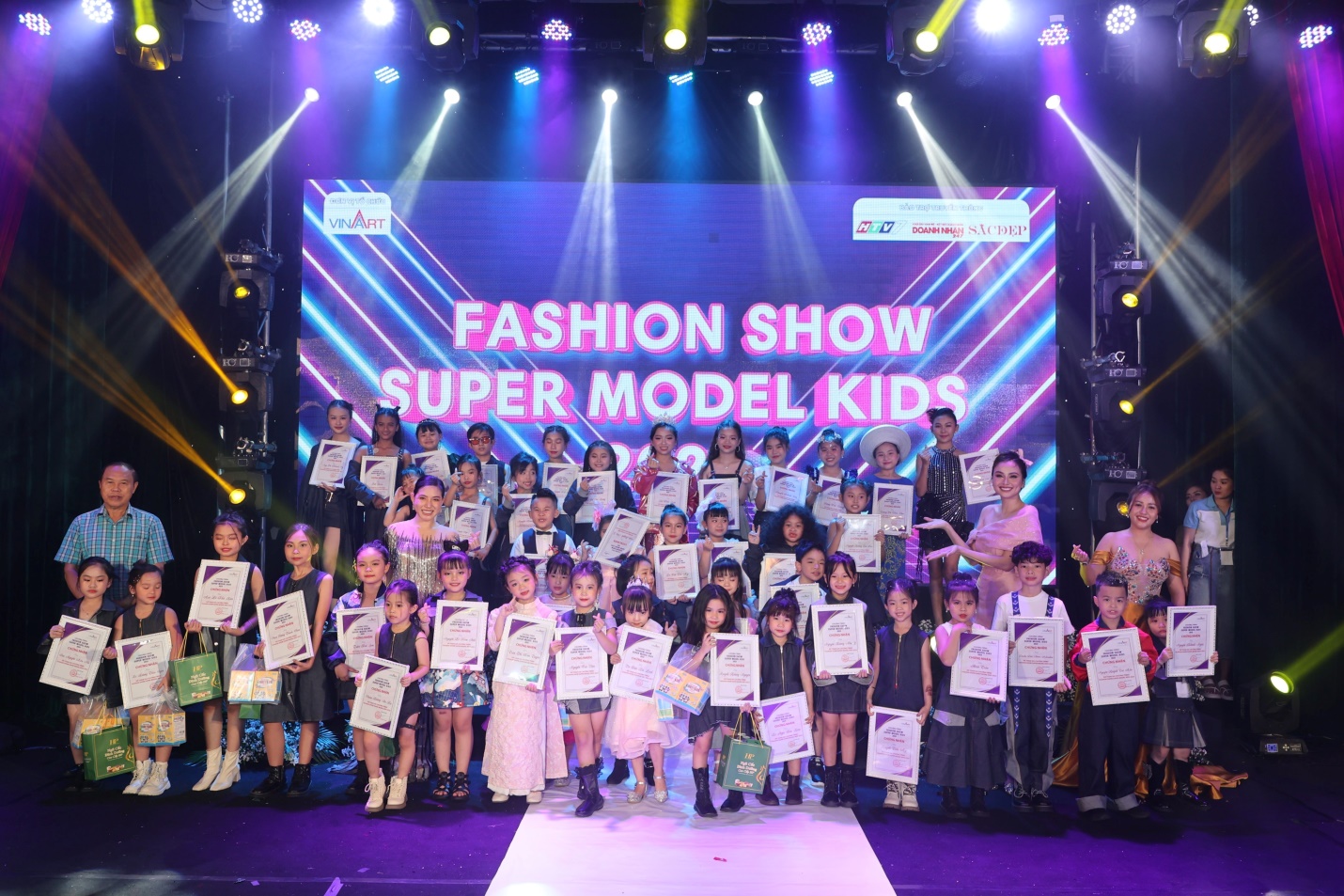 Hành trình chinh phục danh hiệu First Face Fashion Show Super Model Kids 2023 của mẫu nhí lai Tây - Laisha - 1