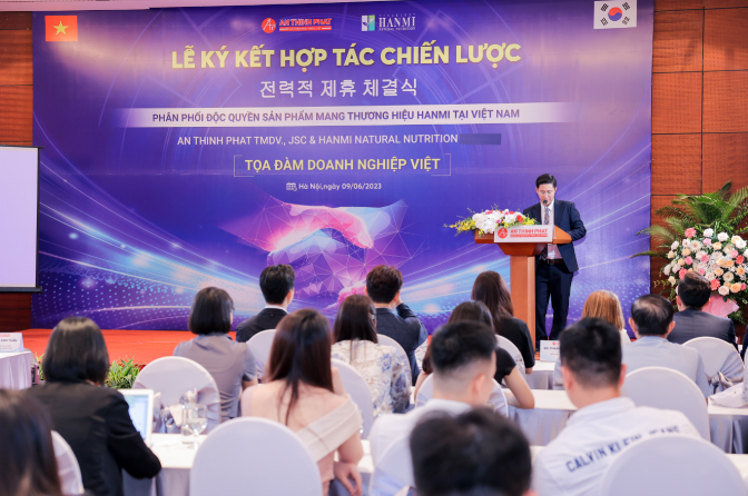 Ông Bùi Anh Tuấn đại diện ban giám đốc công ty phát biểu tại sự kiện