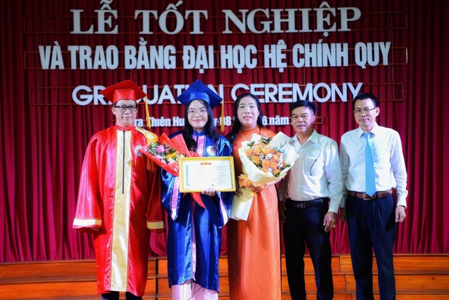 Tân Thủ khoa Trường Đại học Sư phạm, Đại học Huế đạt GPA 3.97/4.0 - 1