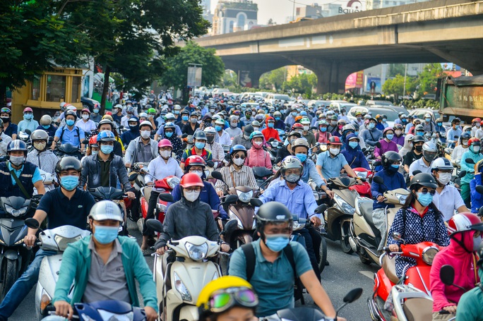 Hà Nội lại tính cấm xe máy tại 12 quận - 1
